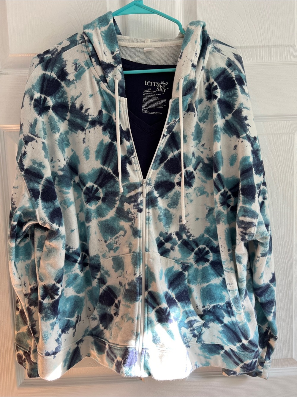 Set of 2 with navy t shirt plus 2x cropped Teal and Navy Tie-Dye Zip Hoodie